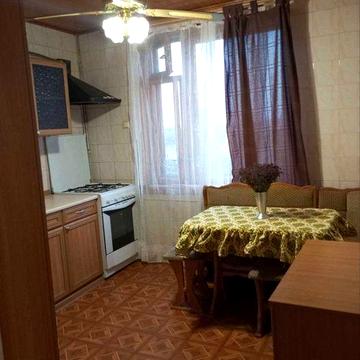 Сдам свою 2-к. кв. улучш. метро Дворец спорта