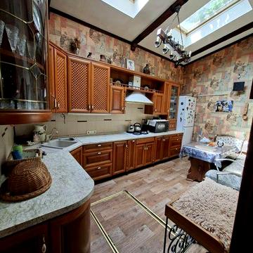 Срочно !!Квартира на земле в два уровня+ бонус