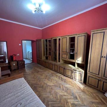 Квартира в центрі (Ольжича 31)