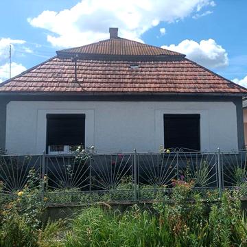 Продається добротний будинок в с. Косонь біля термально--оздоровчо-розважальних комплексів