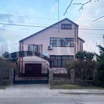Продається розкішний будинок в р-ні університету