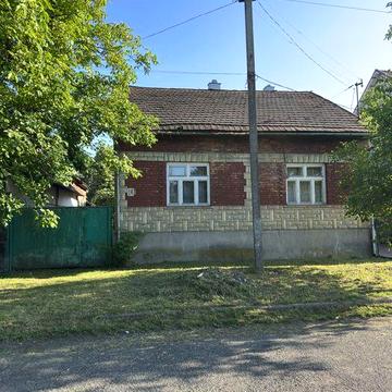 Продаж будинку в центрі міста