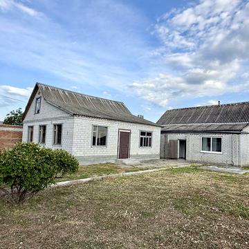 Будинок з ділянкою 30 соток у центрі Волоського! 20 км від Дніпра. Усі комунікації.