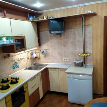 4 кімнатна. Цегляний будинок.Загальна 82 м2. Кухня 12 м2.ГАЗ. 5 поверх
