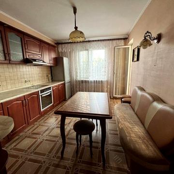 Простора двокімнатна квартира на Вишневецького, біля ЖК Паркове місто