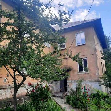 Продам 3-комнатную квартиру в ж/м Приднепровск, ул. Станиславского, 11