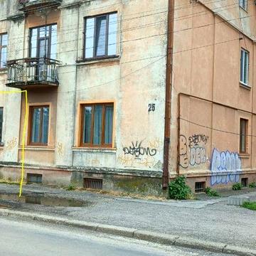 Продається 1 кім. квартира вул. Шухевича ( підійде під комерцію)