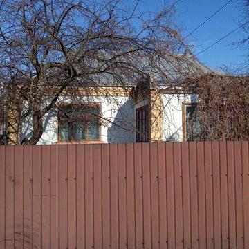 Продається будинок в центрі міста.