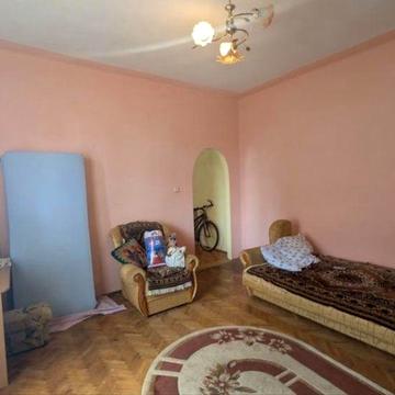 Продається затишна 2-кімнатна квартира в тихому районі проспекту