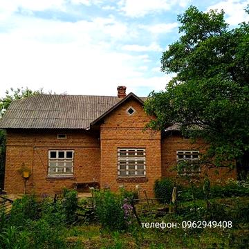 Будинок у селі Яблунів