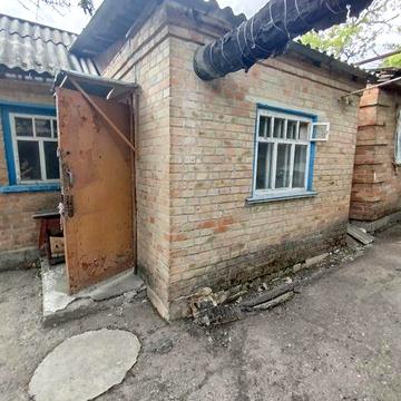 Продаж частини будинку в загальному дворі.