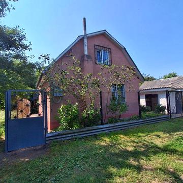 Продається затишний будинок-дача в місті.