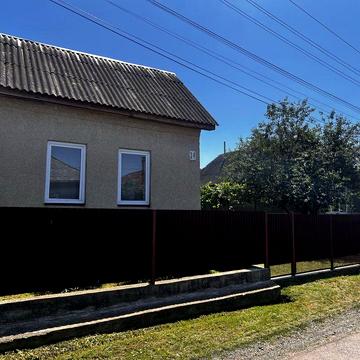 Будинок з ділянкою в с.Оріховиця