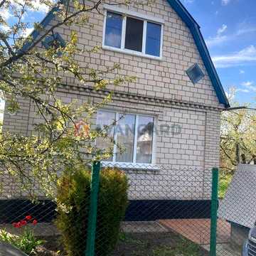 Будинок поруч з містом