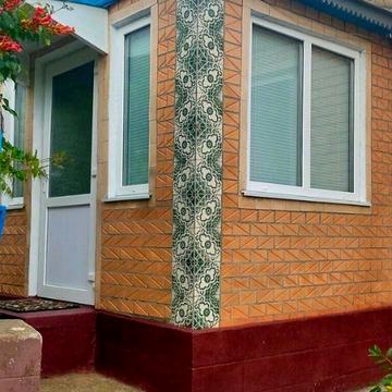 Продам 2 будинки на одному подвірї