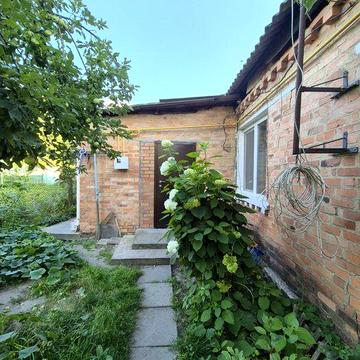 Здається частина будинку Богунія 2  окремі кімнати р-н Панчішної фабрики всі зручності без пральної машини та холодильника