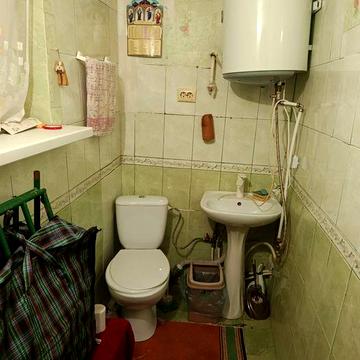 Продам Дом в Лесках,5 ком. 3 входа, 3 кухни, 3 в/у, можно на 3 семьи, въезда нет.