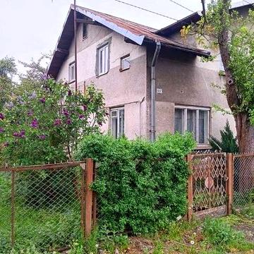 Будинок та земельна ділянка в м. Стрий