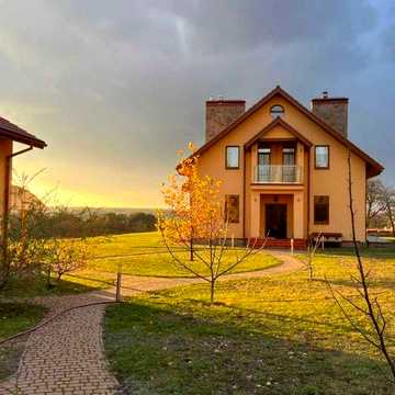 Продаж будинку Преміум-класу в ближньому передмісті!