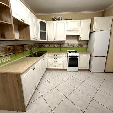 Продаж 2-кім. квартири 73.5 м.кв. з ремонтом вул Грушевського, Пустомити