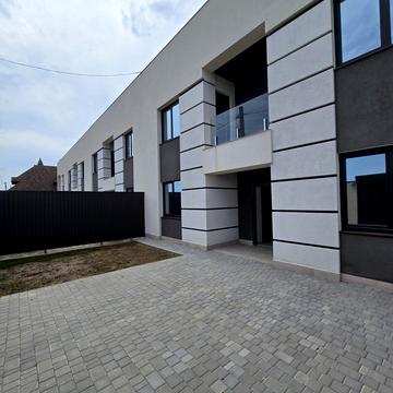 Великий вже збудований таунхаус в Чорноморці біля парку та моря