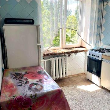 2-кімнатна з роздільним плануванням в цегляному будинку