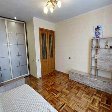 продам 1 кімнатну квартиру - 40 кв.м . вул. П. Сагайдачного