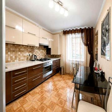 3-кімнатна квартира 68.3 м2 з ремонтом та меблями | Центр Ромни | Індивідуальне опалення