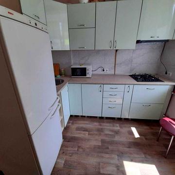 Сдам  2х ком кв с капрем у м. Университет. В кв ГАЗ. Этаж 2.