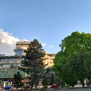 Центр, Набережна незалежності, розкішна квартира плюс парковка