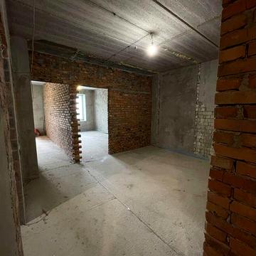 3 кімнатна Квартира 82 кв м, комірка, пр.Миру 1б ЖК Полісся 2
