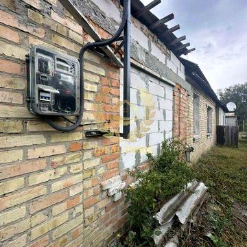Продам частину будинку в центі смт Борова по вулиці Фастівська