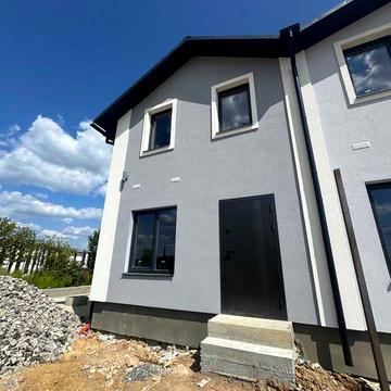 Продаж сучасного двоповерхового таунхауса 48 м² з власним подвірям та паркомісцем. Без комісії