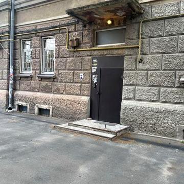 1 ком квартира с ремонтом в сталинке на Богдана Хмельницкого,