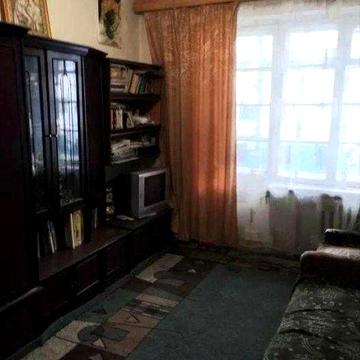 Продам в районе метро ХТЗ 2 комнатную квартиру.