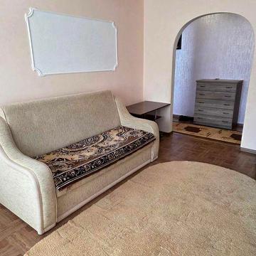 Довгострокова оренда квартири в районі площі 700-річчя