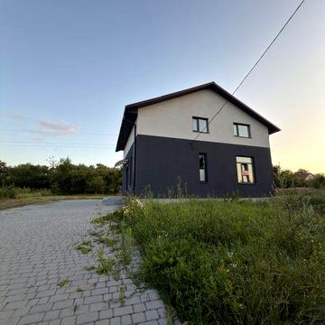 Продаж будинку/мінімальне переоформлення
