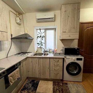Продаж 1-кімнатної квартири в Центрі Одеси, капітальний ремонт, біля Старосінного скверу