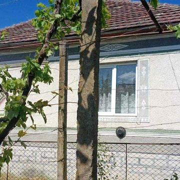 Продається будинок у селі Нижній Коропець, лише 10 км від Мукачева.