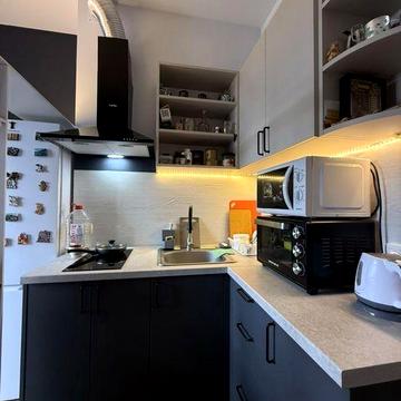 Продам квартиру студию с кладовой в Новом Сданном  Доме Бочарова/ Сахарова