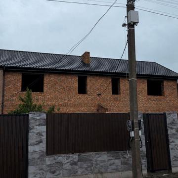 Будинок дуплекс при вʼїзді в Луку-Мелешківську