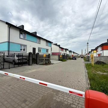 Стильний котедж із частковим ремонтом у спокійному районі міста