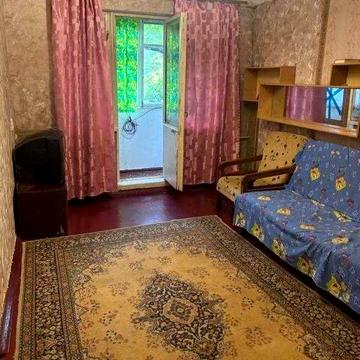 Продам 1-кімнатну квартиру на Черемушках — 2 поверх, газовий будинок та парк поруч!