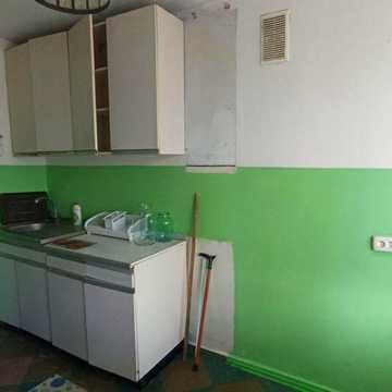 Продаю ! 1  к/к   ЮТЗ  ул.Парковая.
