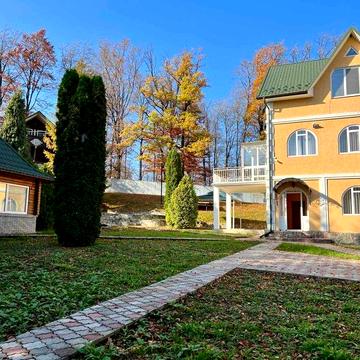 Продається будинок в районі цецено м. Чернівці можна під базу відпочинку