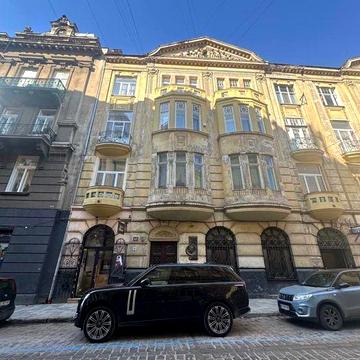 Продаж квартири у самому центрі Львова, на вул. Фредра біля готелю Нобіліс