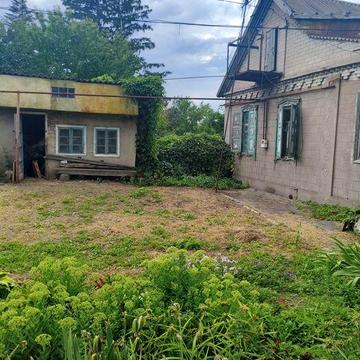 Дом с більшим гаражем в Романково