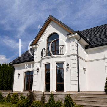 Продаж приватного будинку 240 м² у КМ «Золоче»
