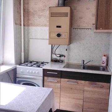 Продам 2х кімнатну в центрі 2/5