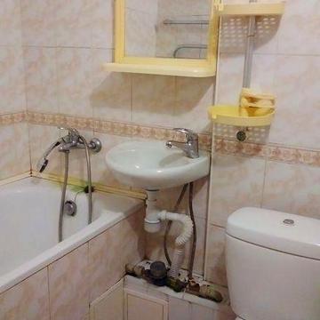 Продам 2х кімнатну в центрі 2/5